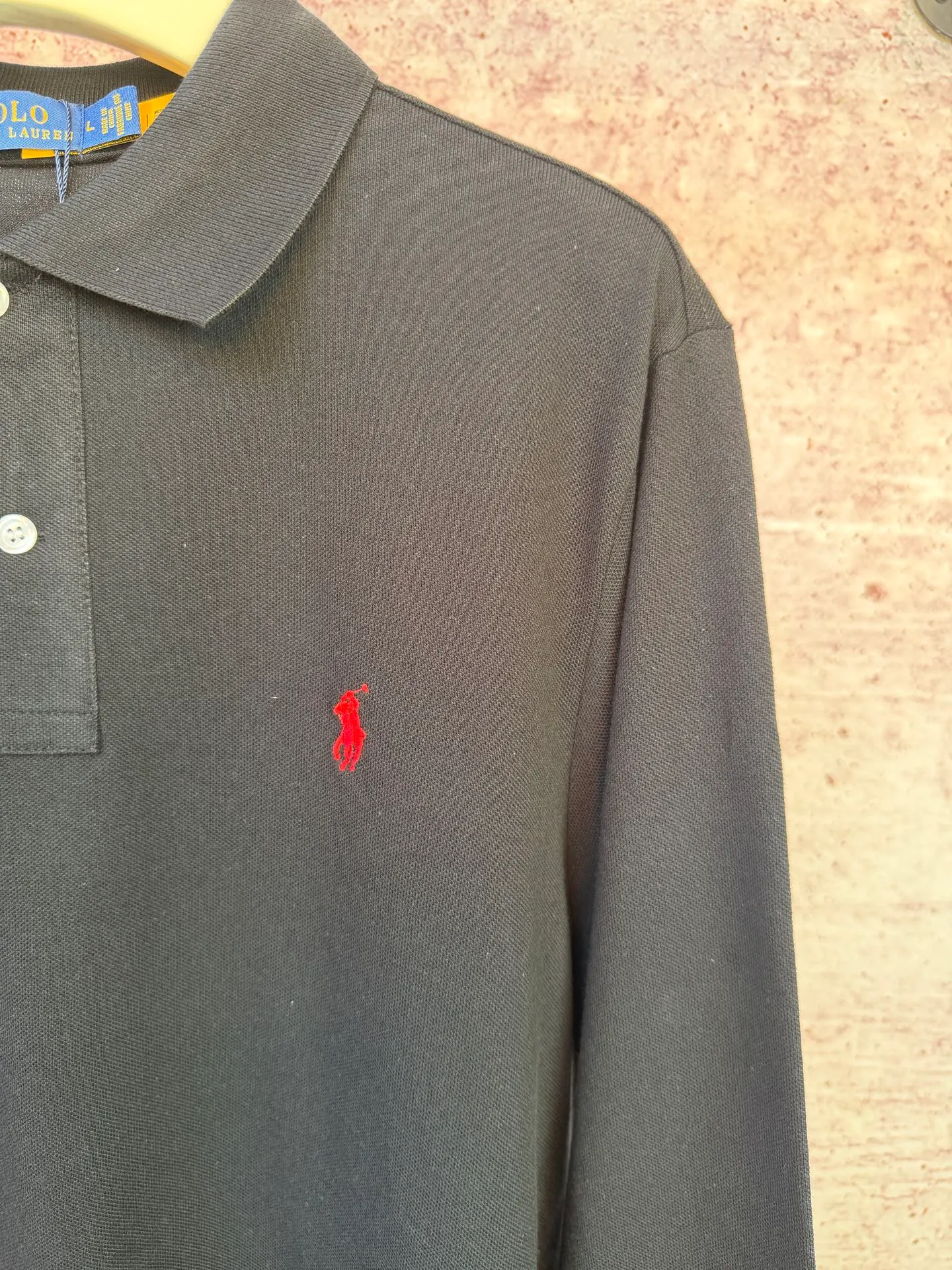 P200 Ralph Lauren classic unisex pony logo pique polo long sleeves, the original version is the same 250g pure cotton pique fabric, there is no difference in the overall style and craftsmanship, it is simple and lazy to wear alone, and the old money style polo collar is the first choice for autumn.